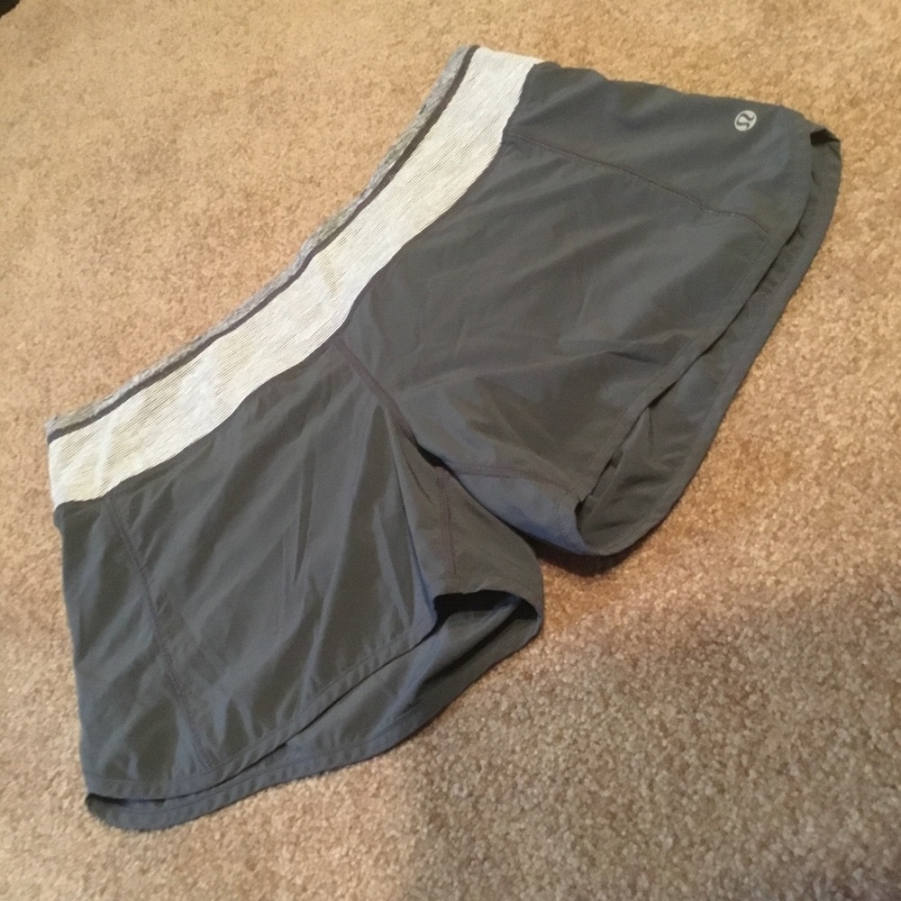 Lululemon gray speed short women’s SZ 8 4.5 inseam EUC
